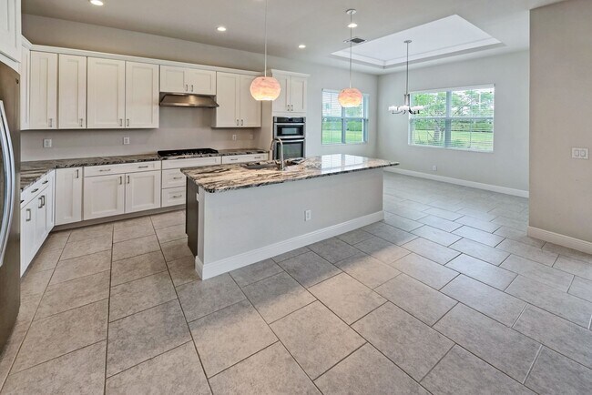 Building Photo - 2/2+Den Coach Home Available Annually!