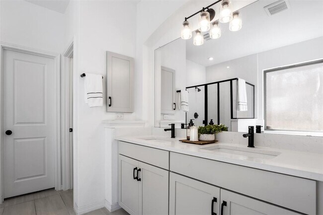 Building Photo - 2233 Santa Isabella Dr