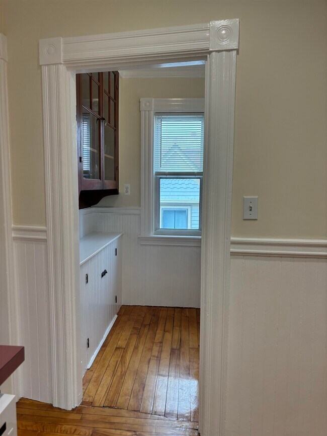 Building Photo - 92 Ashland St