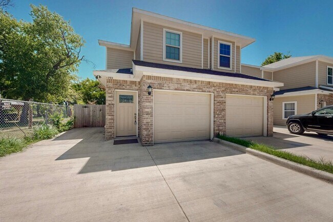 Primary Photo - 1703 Ash Crescent St