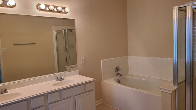 Building Photo - 2318 Waterwood Dr