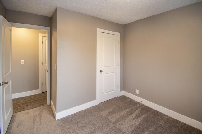 Building Photo - 2826 Bryan Ave