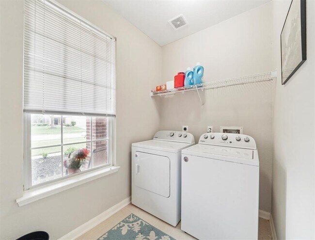 Building Photo - 2806 Crestbrook Bend Ln