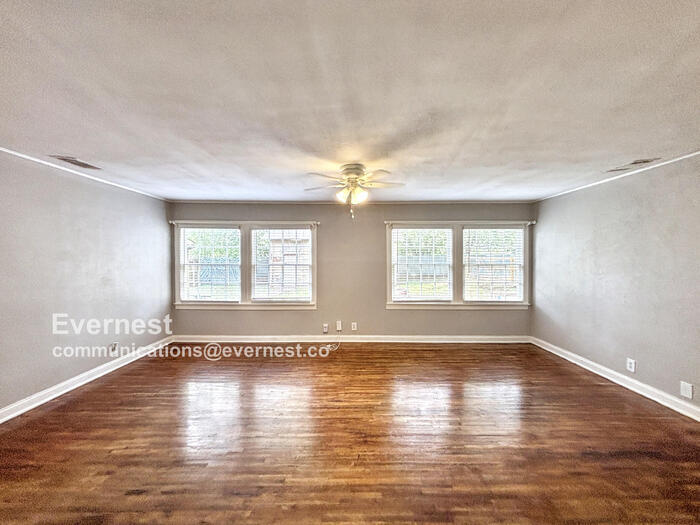 Building Photo - 208 Florence Dr