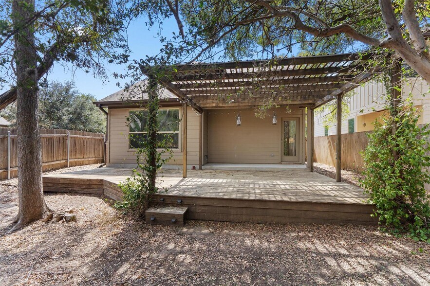 Building Photo - 7709 Menchaca Rd