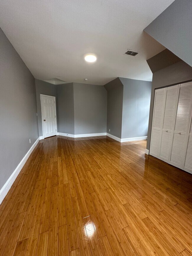 Building Photo - 90elm