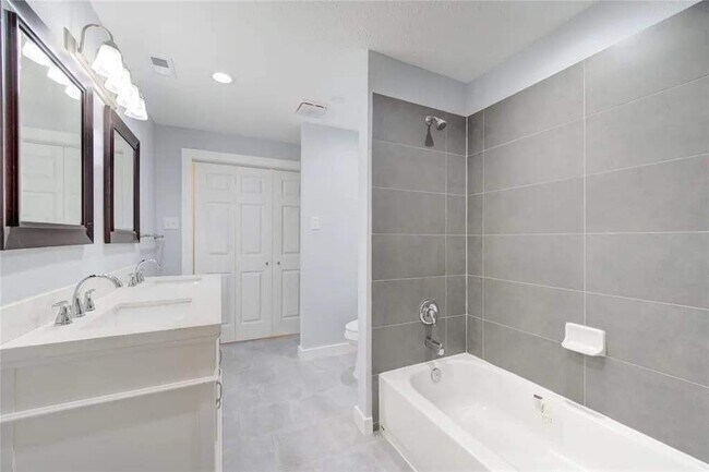 Ensuite bathroom with dual sink - 1519 7th St