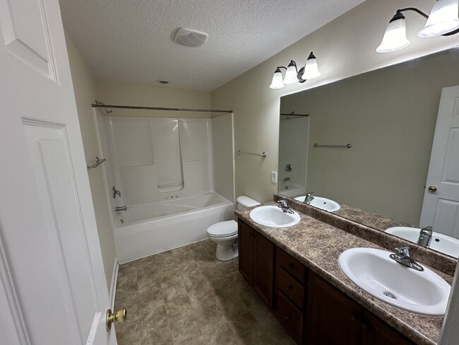 Building Photo - Townhouse for Rent