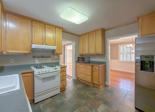 Building Photo - 514 Glenview Dr