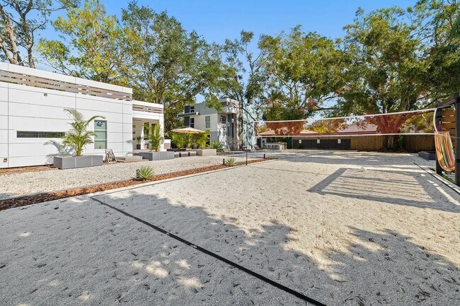 Building Photo - 603 38th St W