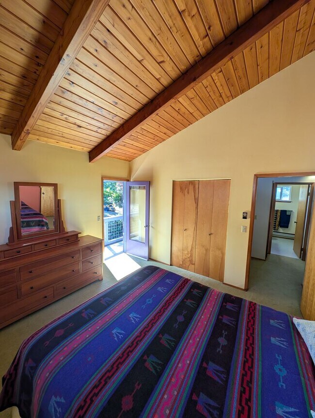 Building Photo - A Luxury Beachfront Lodge Awaits! For Rent...
