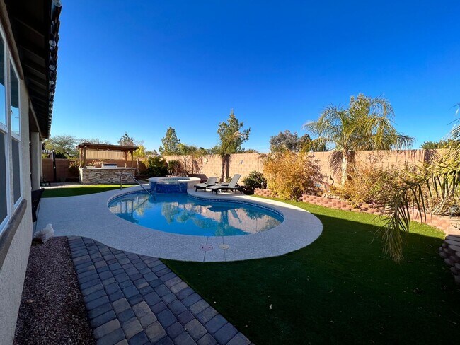 Building Photo - 1 Story 4Bed Pool Built in BBQ