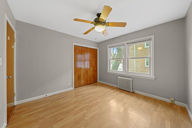 Building Photo - Spacious First Floor 2-Bedroom Close to St...