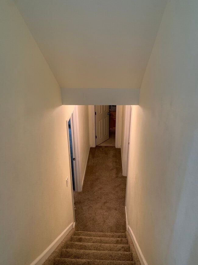 Building Photo - 2559 Cherry Cir