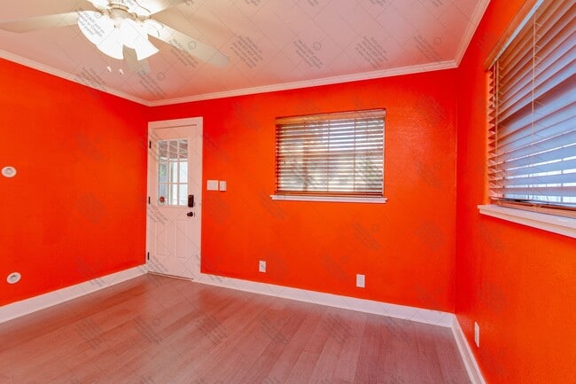 Building Photo - Cozy 2/BR 2/BA One-Level Home with Sunroom & Stainless Steel Kitchen