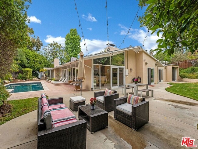 Building Photo - 3835 Sapphire Dr