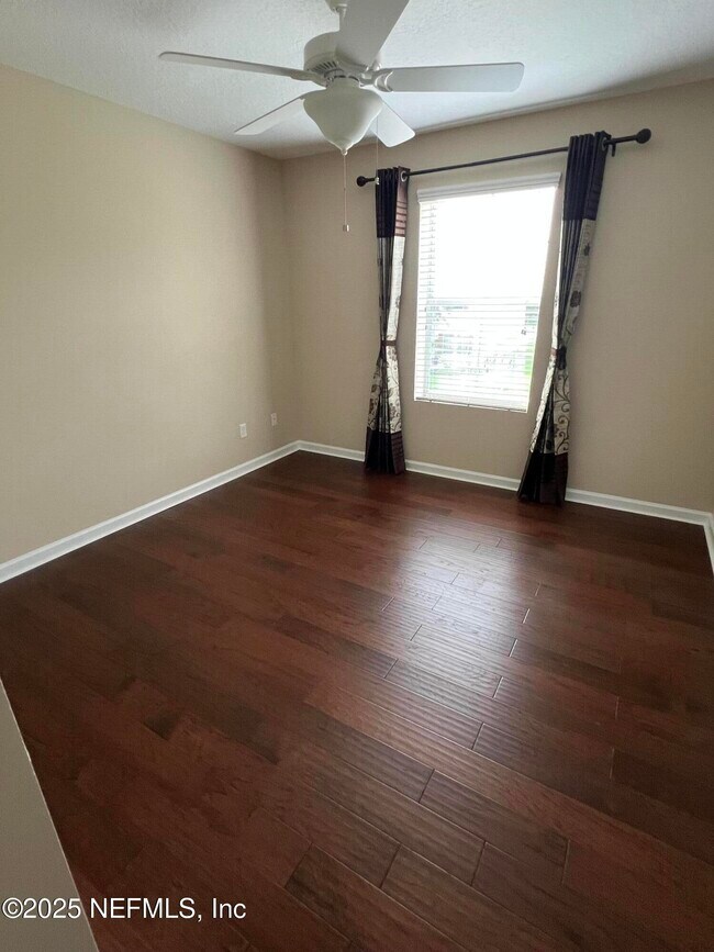 Building Photo - 4586 Temple Lakes Dr