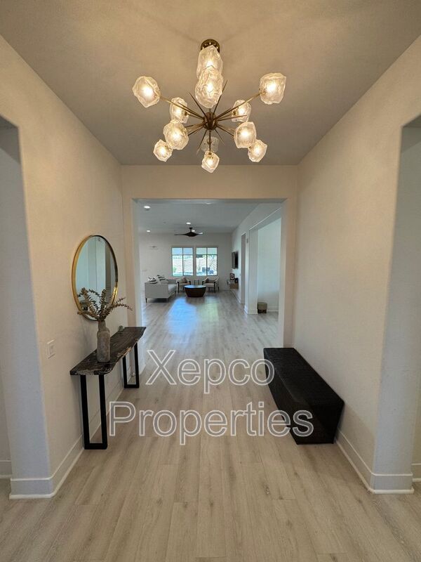 Building Photo - 74635 Tesla Dr