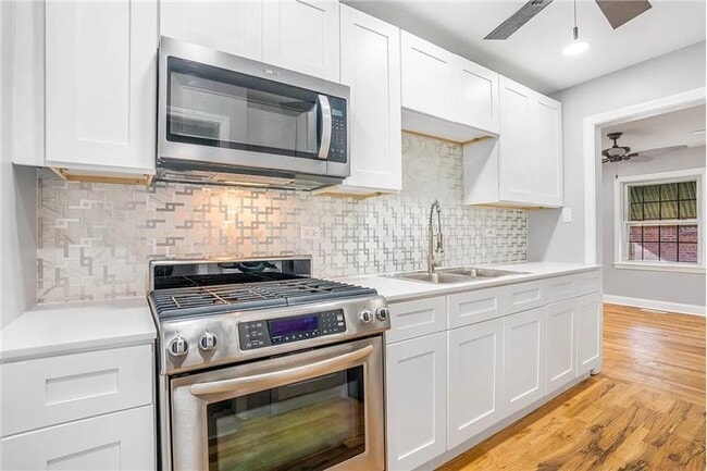 Building Photo - 6411 S Leclaire Ave