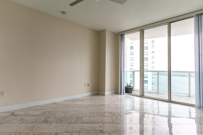 Building Photo - 231 Riverside Dr
