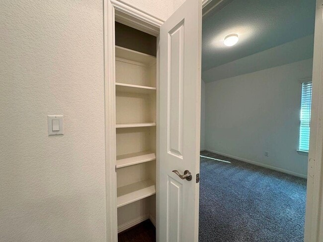 Building Photo - 1425 Morning View Rd