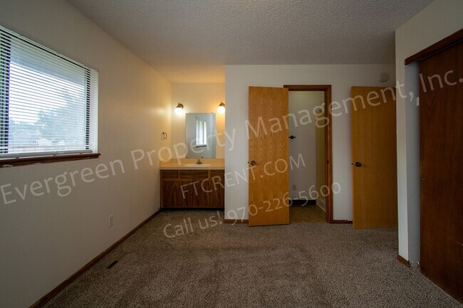 Building Photo - 704 Ponderosa Dr