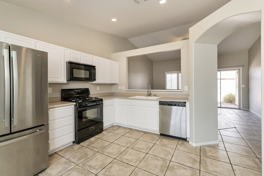 Building Photo - 1030 Blue Lantern Dr