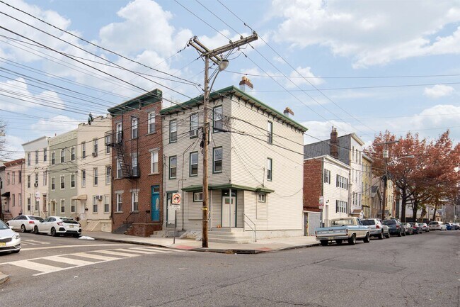 Building Photo - 74 COLGATE St