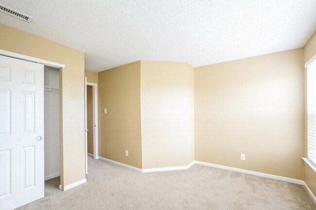 Building Photo - 735 Streamside Dr