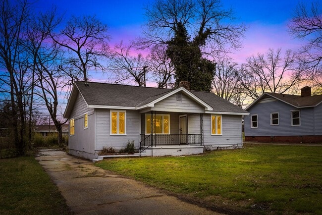 Primary Photo - Charming & Newly Renovated 3 Bedroom 2 Bat...
