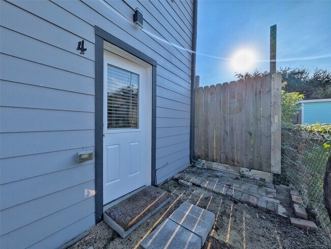 Building Photo - 1219 33rd St