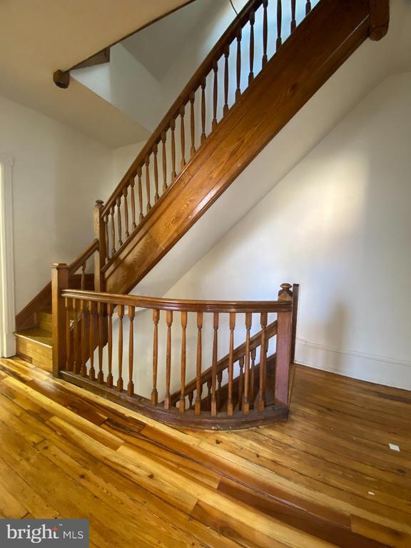 Building Photo - 416 S 45th St