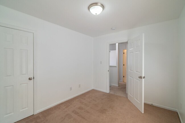 Building Photo - 1053 Brianna Way