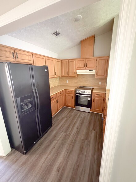 Building Photo - 6197 Trestlewood Dr