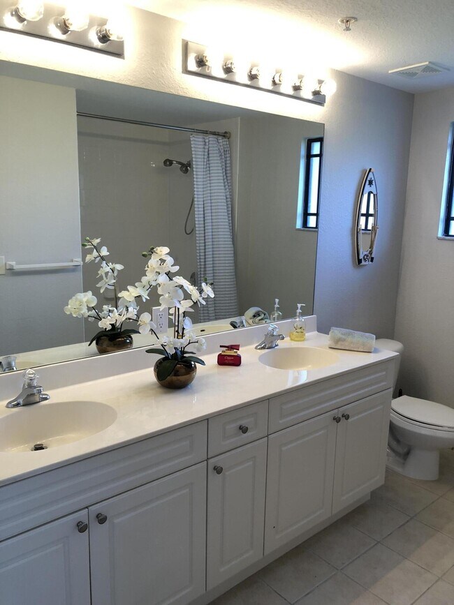 Building Photo - 3023 Alcazar Pl