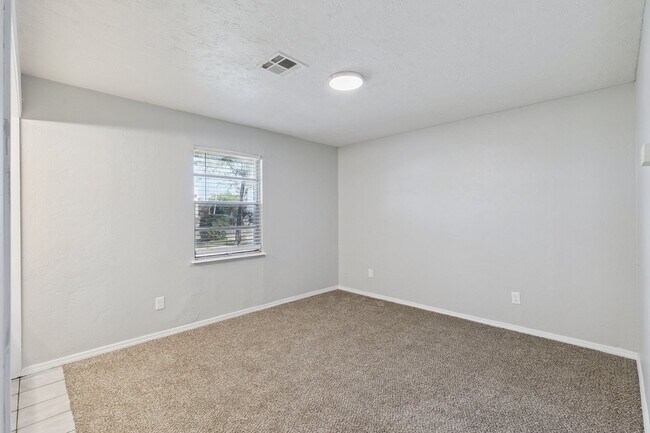 Building Photo - 3 bed, 2.5  bath house in Warr Acres