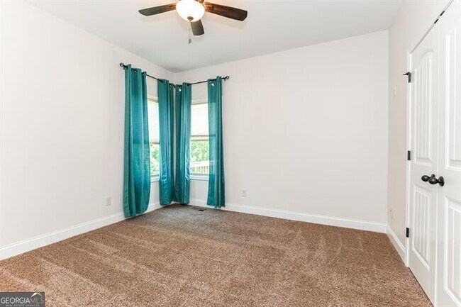 Building Photo - 5552 Leaf Ridge Ln NE