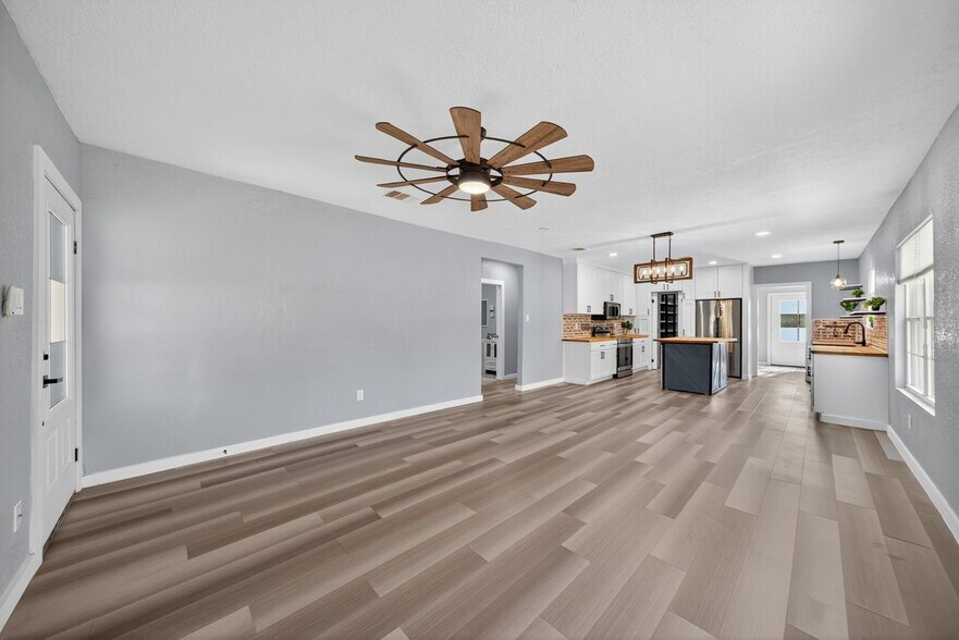 Building Photo - 1203 Ave J