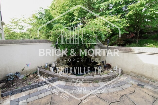 Building Photo - 613 Chapel Point Ln