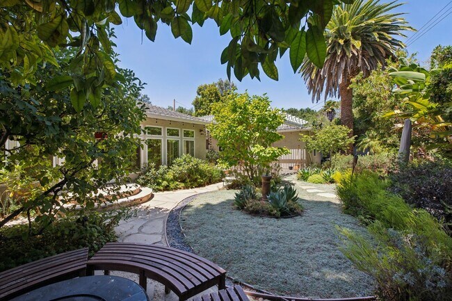 Building Photo - Beautiful Ranch Home with Bonus Room & Detached ADU | Minutes to Downtown