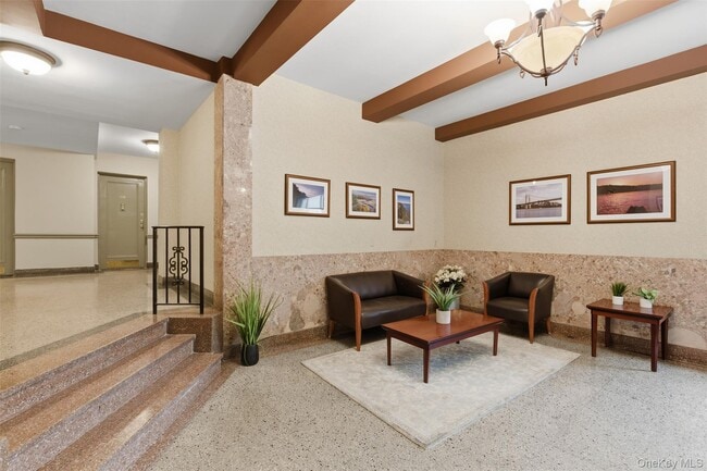 Building Photo - 555 Broadway