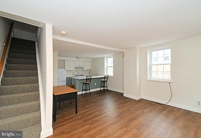 Building Photo - 1554 N Lawrence St