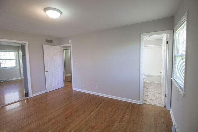 Building Photo - 2207 Bushnell Dr