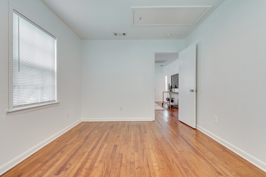 Building Photo - 3045 Olive Pl