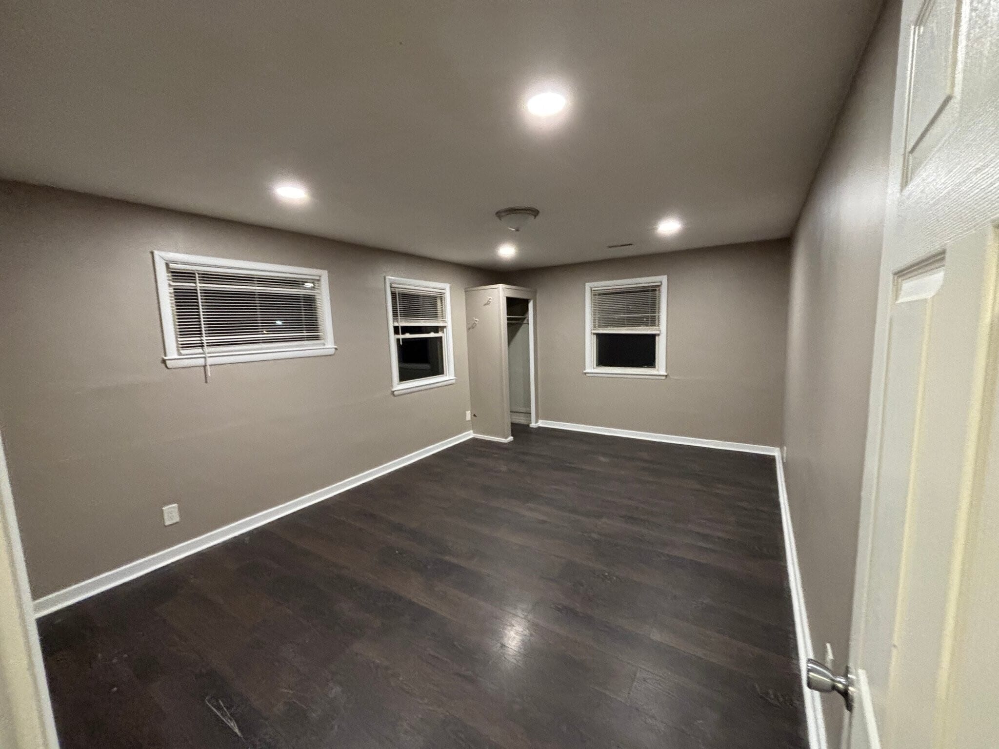 Building Photo - 653 S 69th St