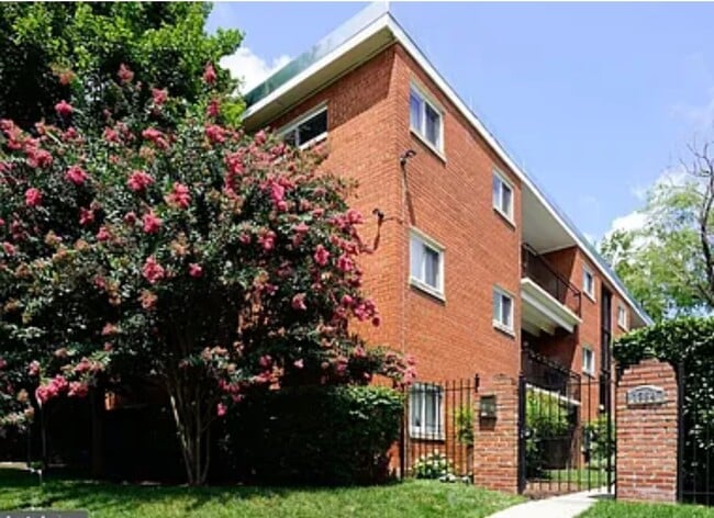 Building Photo - 1384 Bryant St NE