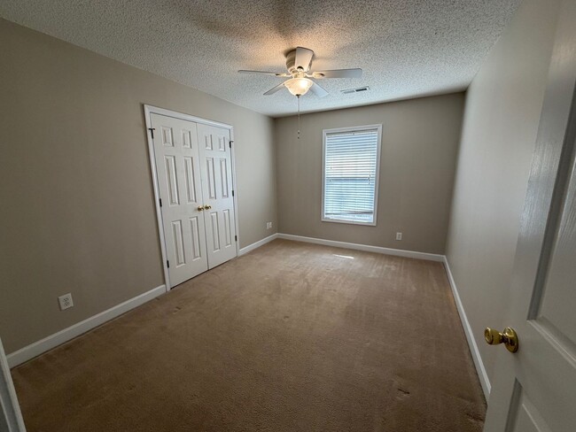 Building Photo - Elon / Townhome