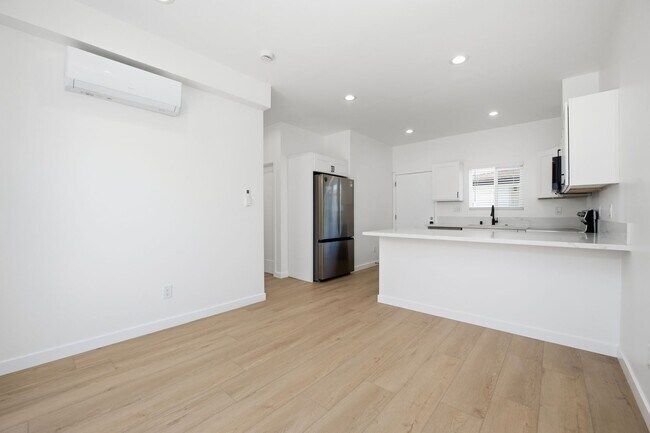 Building Photo - 6916 Eberhart St