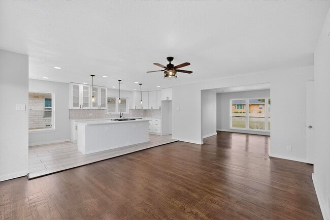 Building Photo - 2812 San Medina Ave