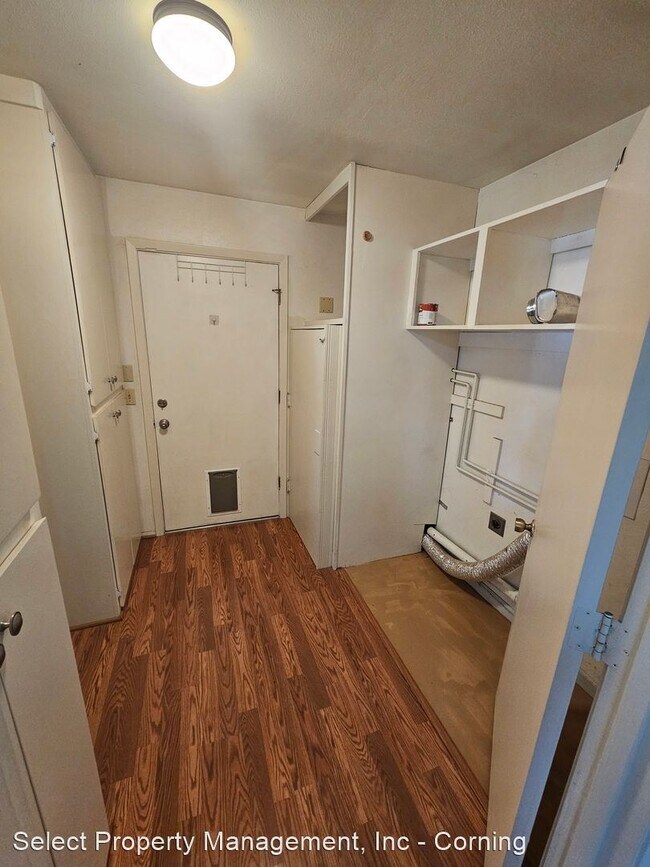 Building Photo - 3 br, 1 bath House - 23367 South Ave